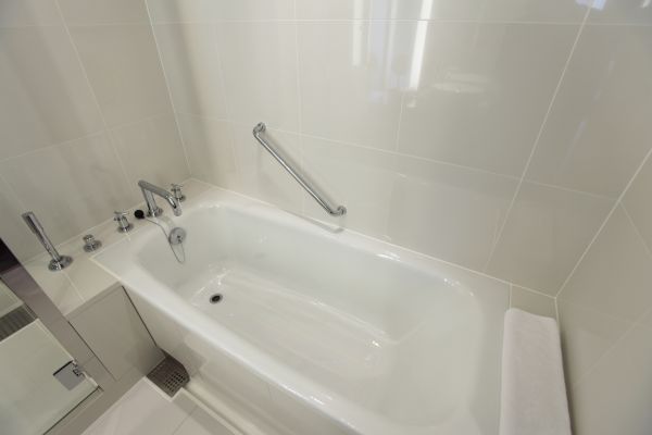 Cost of Bathtub Repair in Manchester